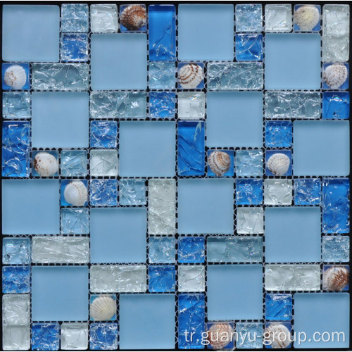Deniz hayvanı kabuğu mozaik ile kırık cam